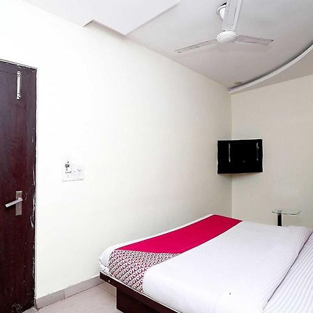 Oyo Flagship Hotel Krishna Chinhat Buitenkant foto