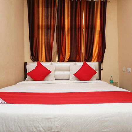 Oyo Flagship Hotel Krishna Chinhat Buitenkant foto