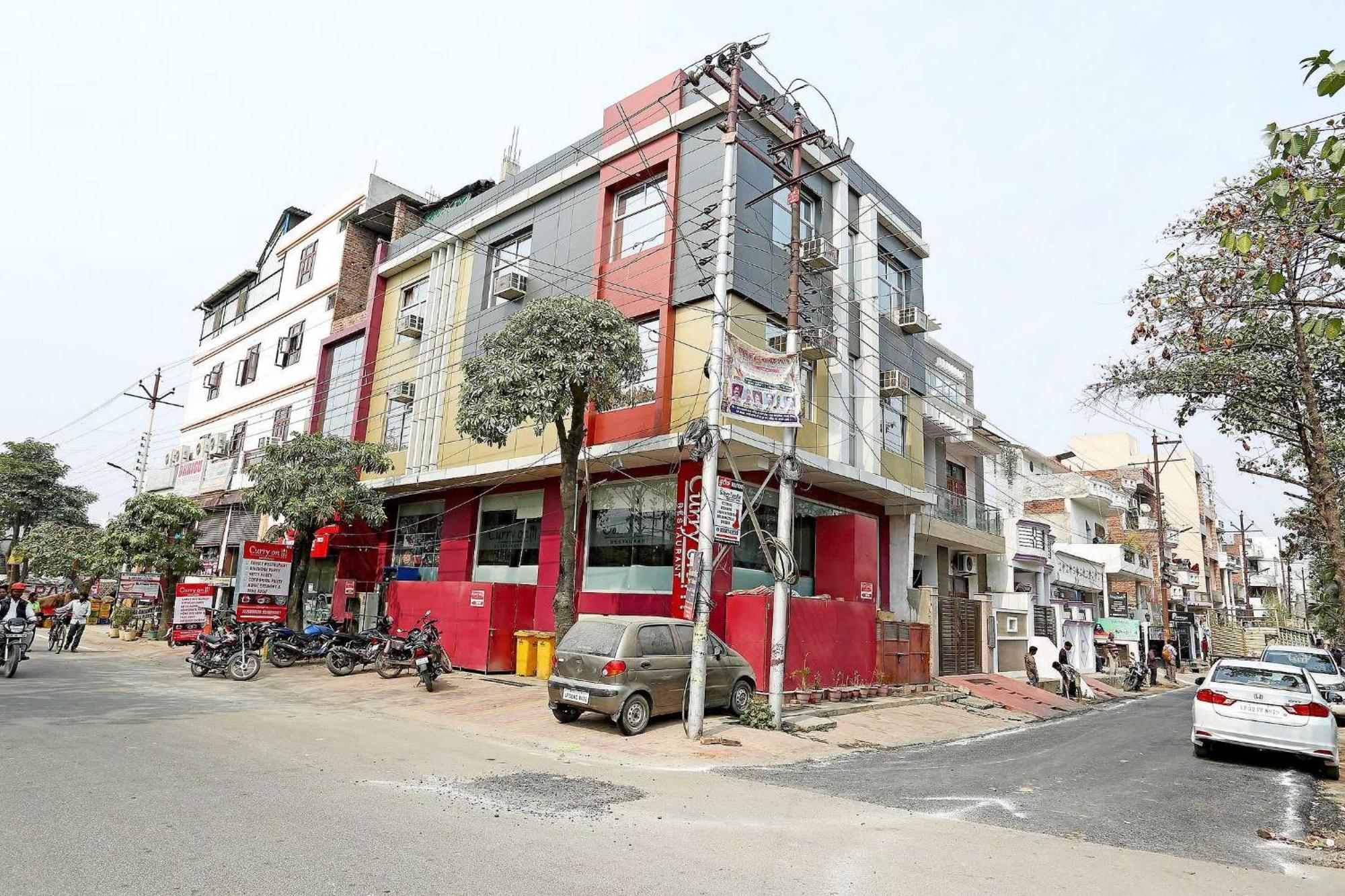 Oyo Flagship Hotel Krishna Chinhat Buitenkant foto