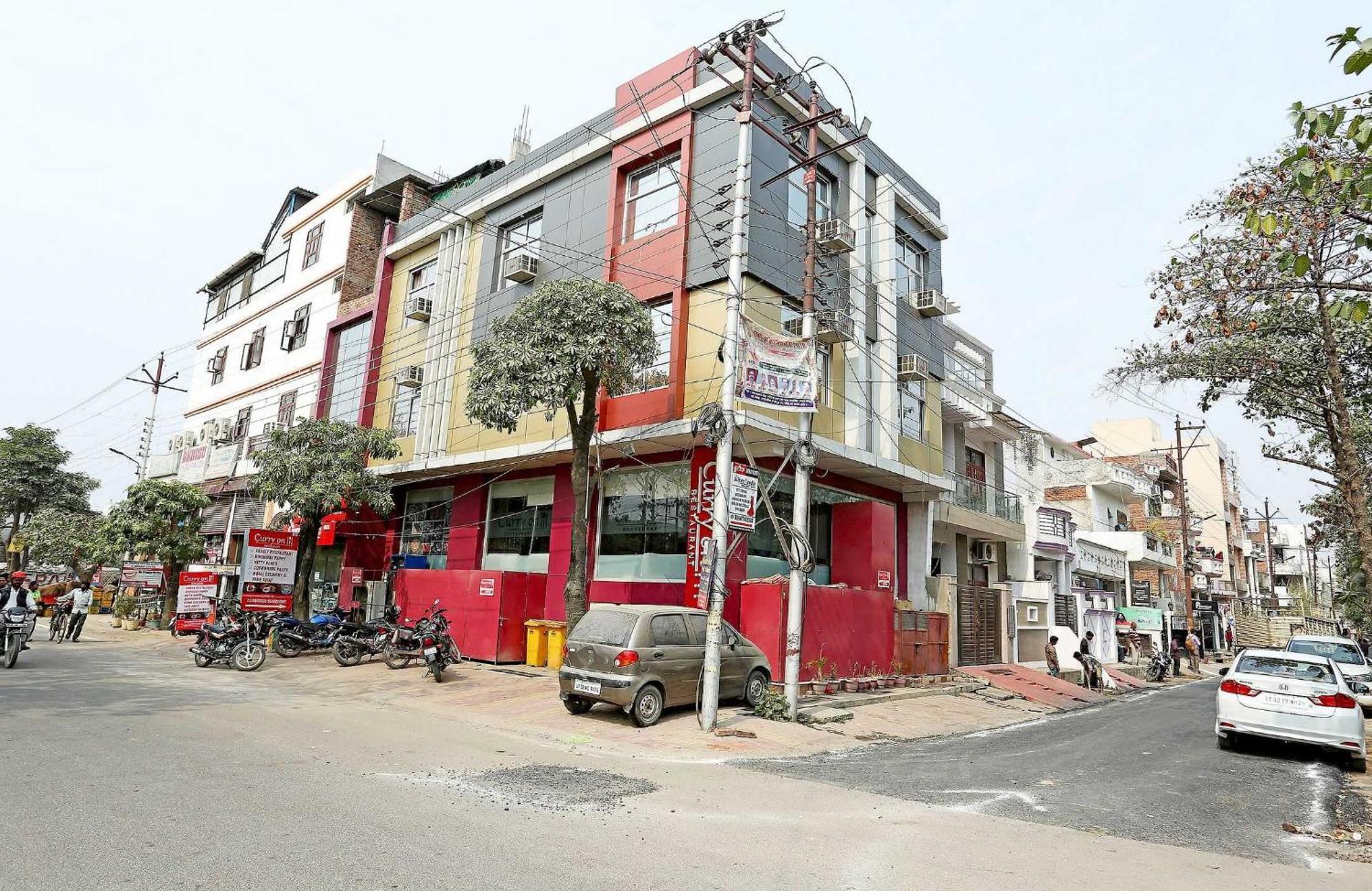 Oyo Flagship Hotel Krishna Chinhat Buitenkant foto