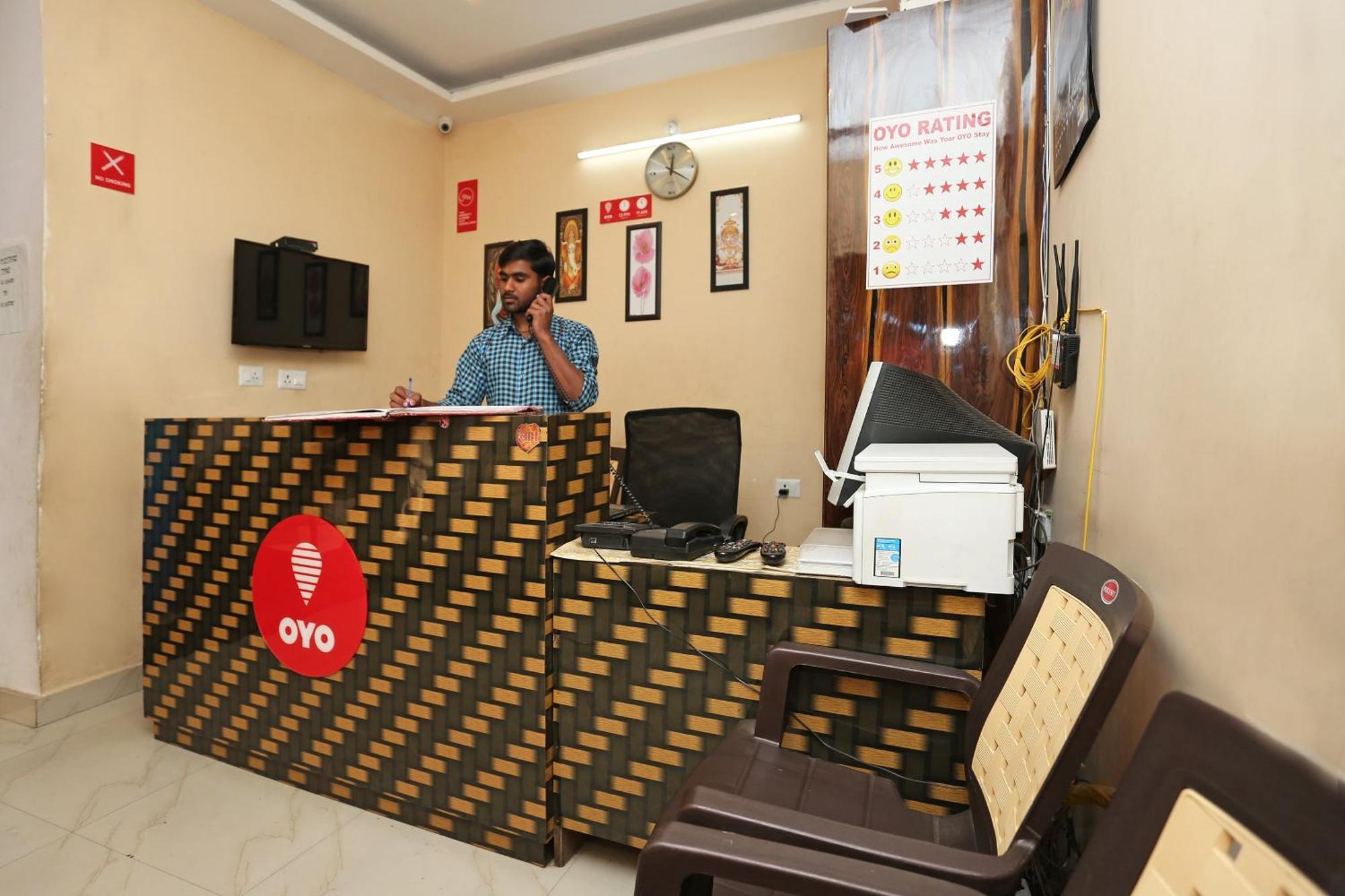 Oyo Flagship Hotel Krishna Chinhat Buitenkant foto