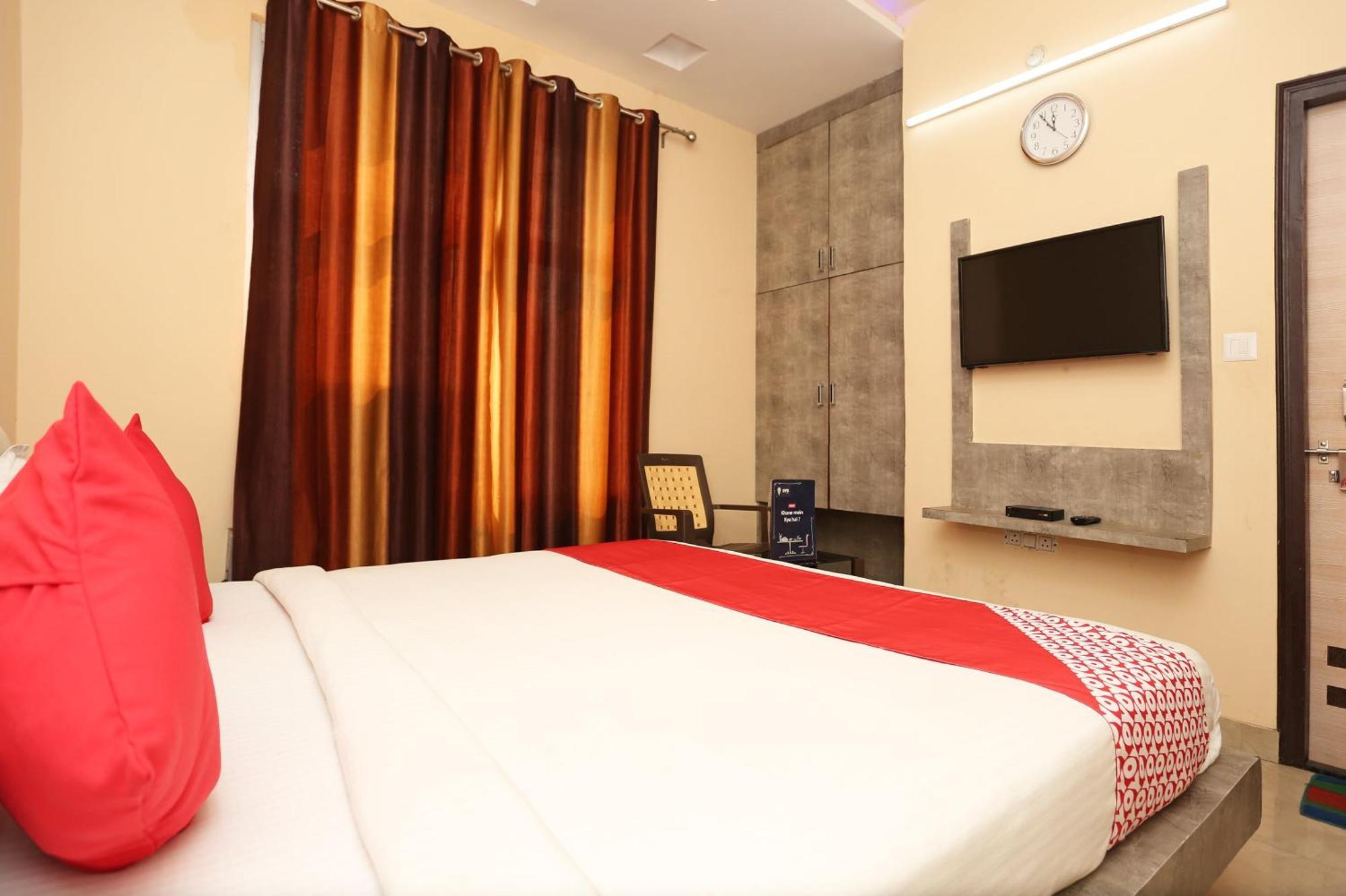 Oyo Flagship Hotel Krishna Chinhat Buitenkant foto
